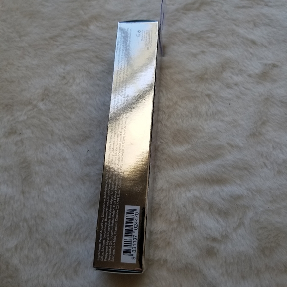 Becca Weightless Blur Skin Love Foundation - Picture 5 of 6